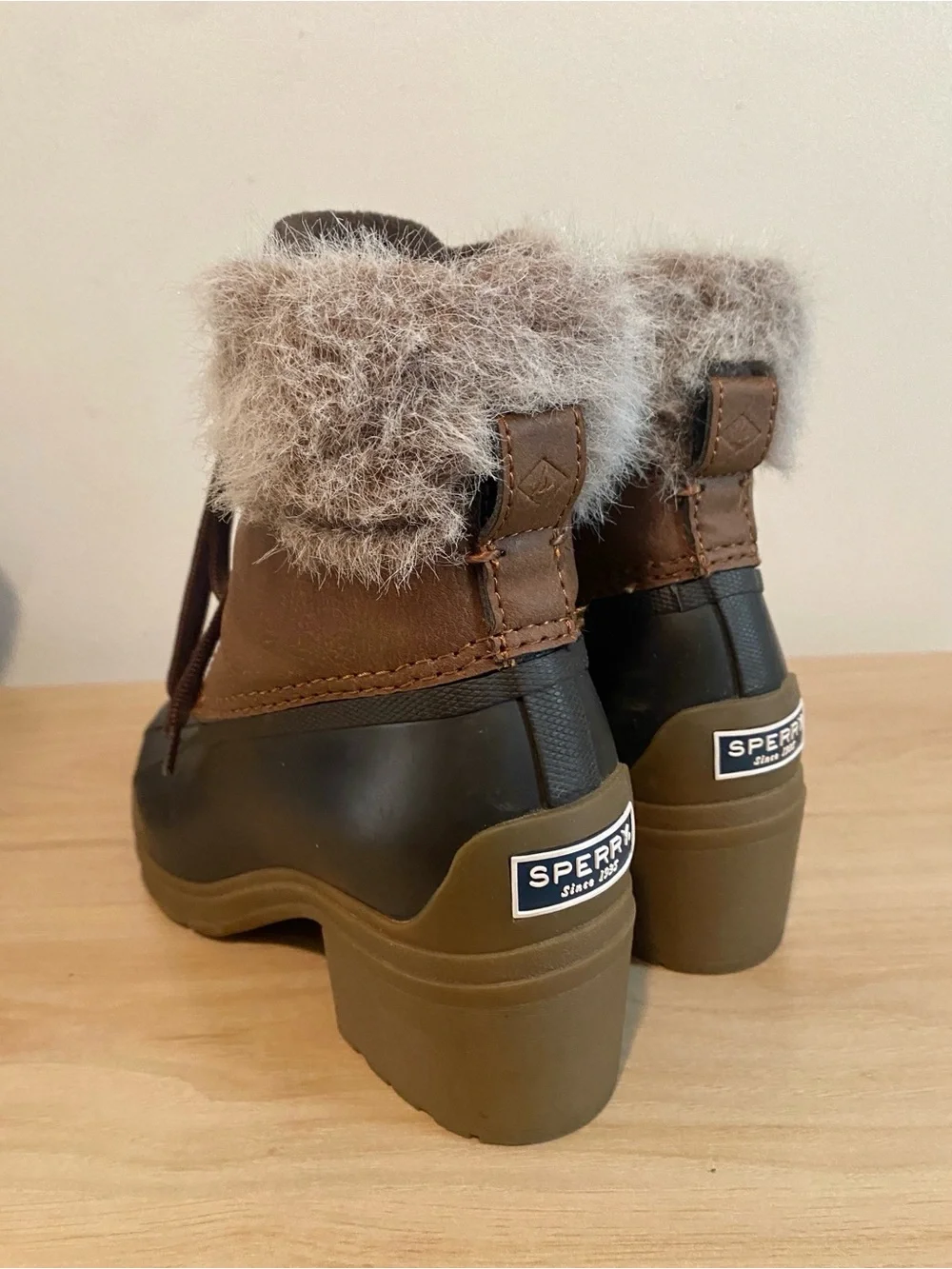 Sperry Two-Tone Brown Waterproof Lace-Up Winter Boot with Faux Fur 6.5